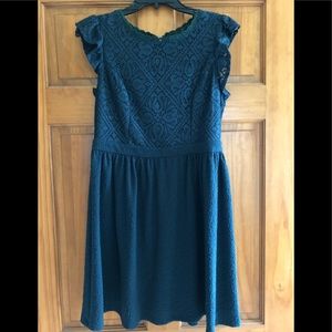 Flutter sleeve dress